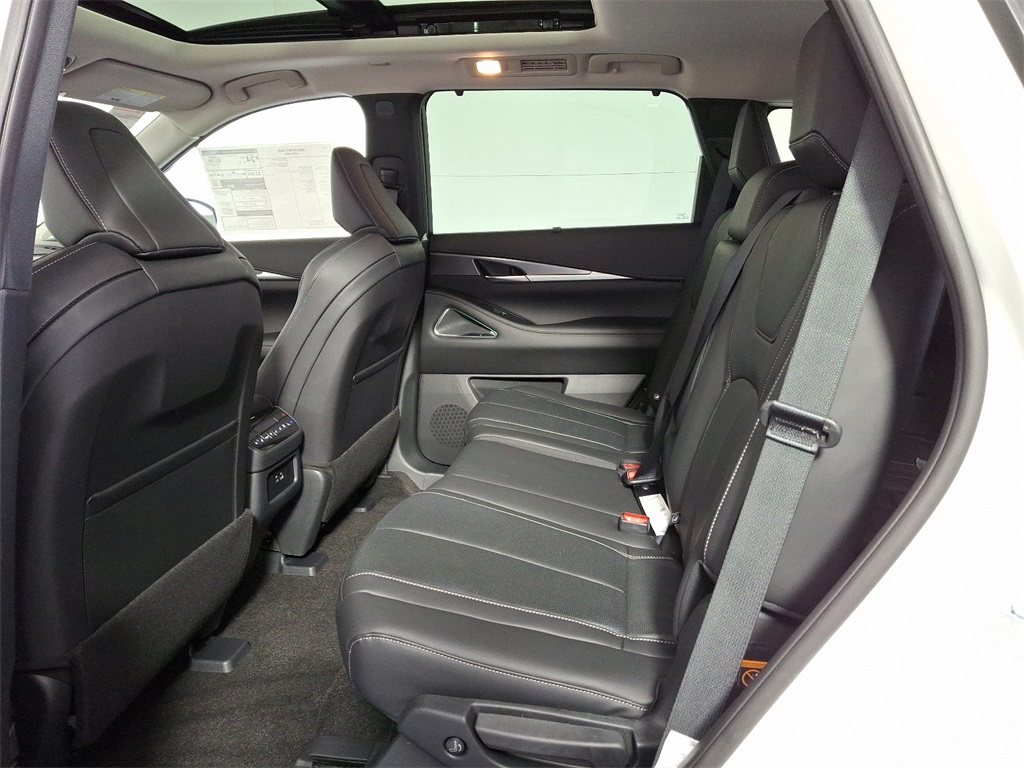 2025 Infiniti QX60 Luxe photo 9