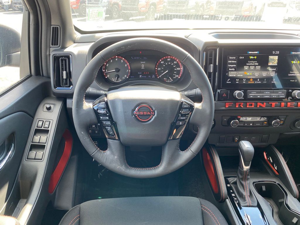 2025 Nissan Frontier PRO-4X photo 18