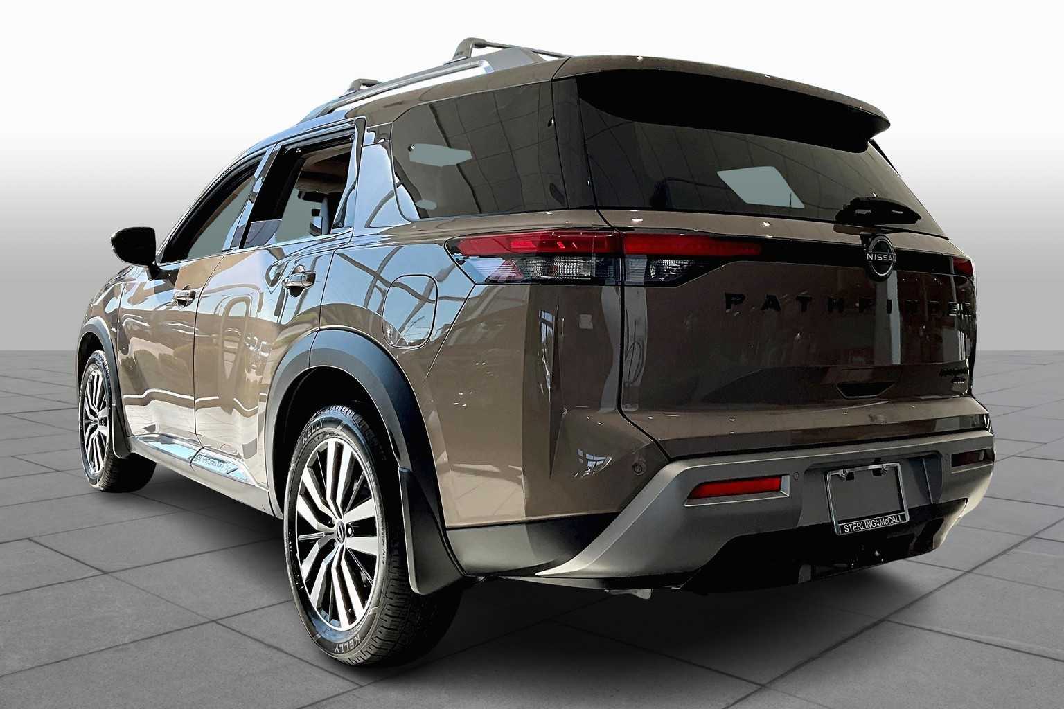 2023 Nissan Pathfinder Platinum photo 21