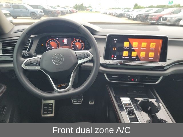 2024 Volkswagen Atlas Peak Edition SE Technology photo 2