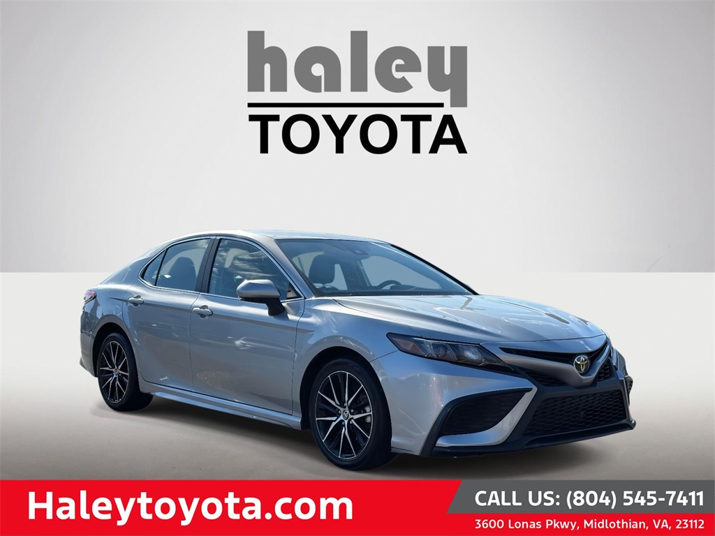 2024 Toyota Camry SE's photo