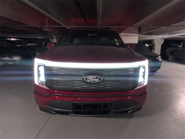 2025 Ford F-150 Lightning Lariat photo 2