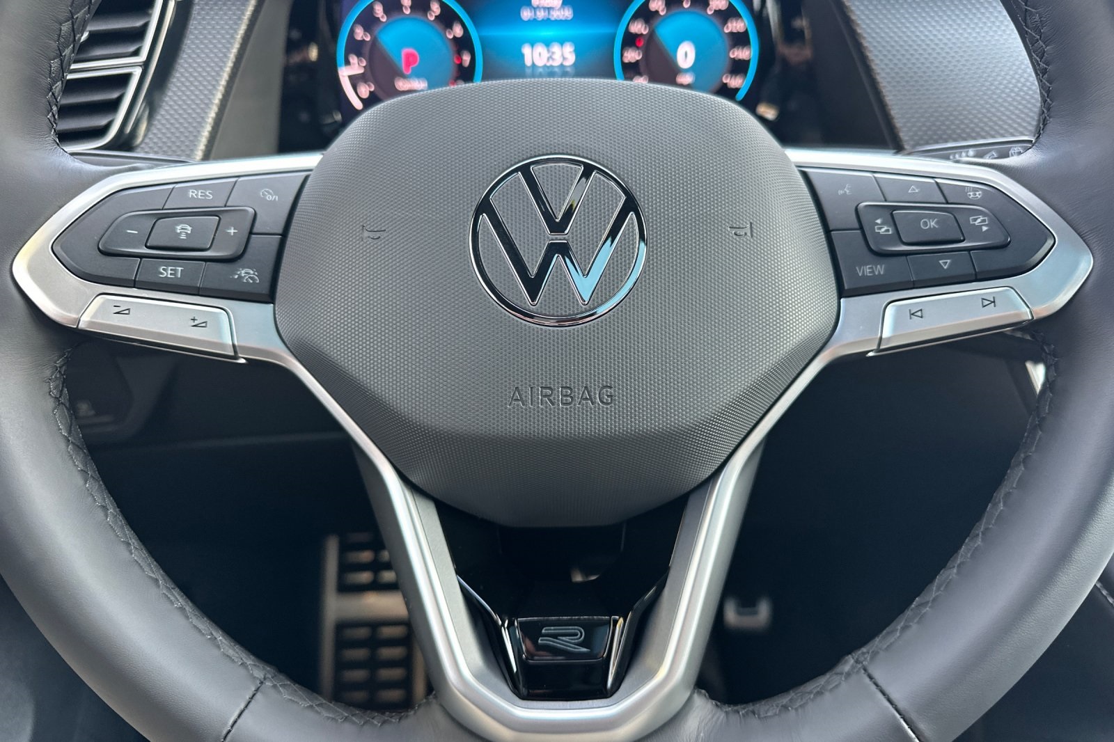 2025 Volkswagen Atlas Cross Sport SEL R-Line photo 18