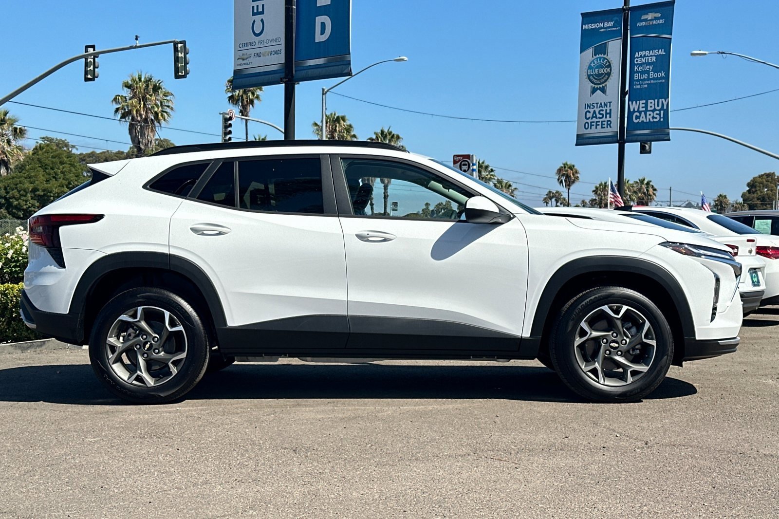 2025 Chevrolet Trax LT photo 3