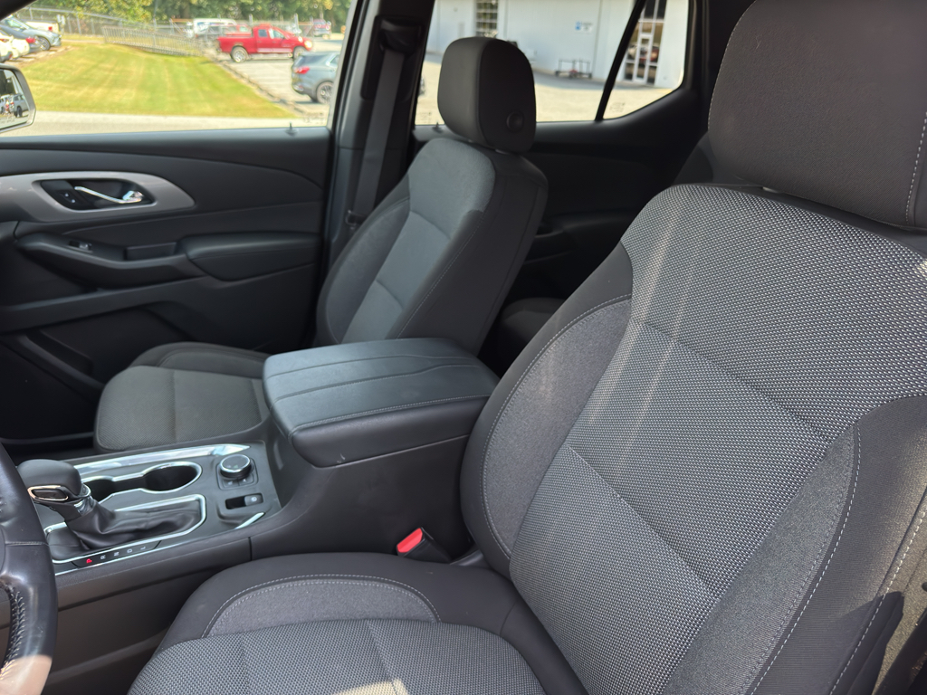2022 Chevrolet Traverse Cloth photo 9