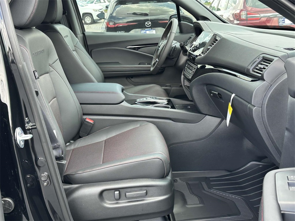 2025 Honda Ridgeline Black Edition photo 5