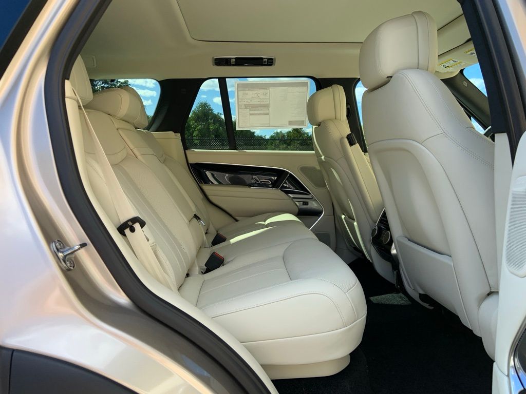 2025 Land Rover Range Rover SE photo 17