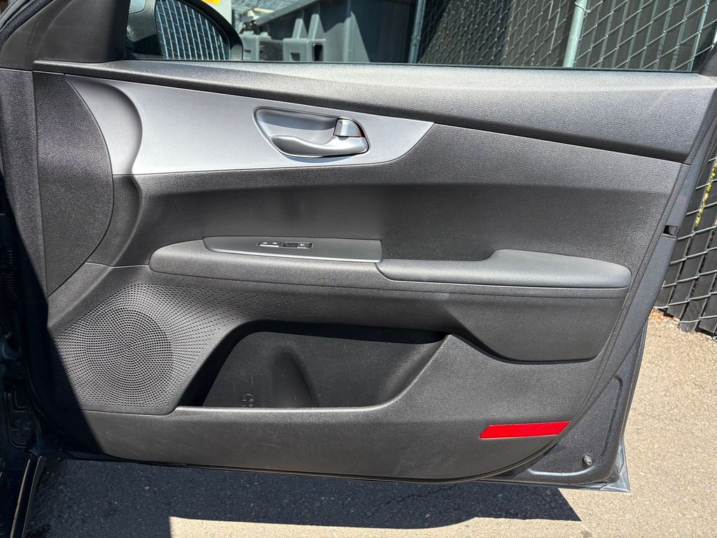 2023 Kia Forte LXS photo 21