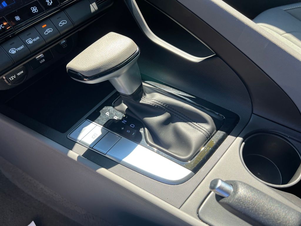 2024 Hyundai Elantra SEL photo 21