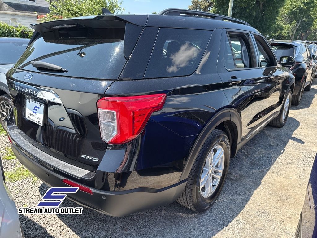2022 Ford Explorer XLT photo 3