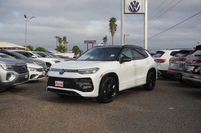 2026 Volkswagen Tiguan SE R-LINE BLACK's photo