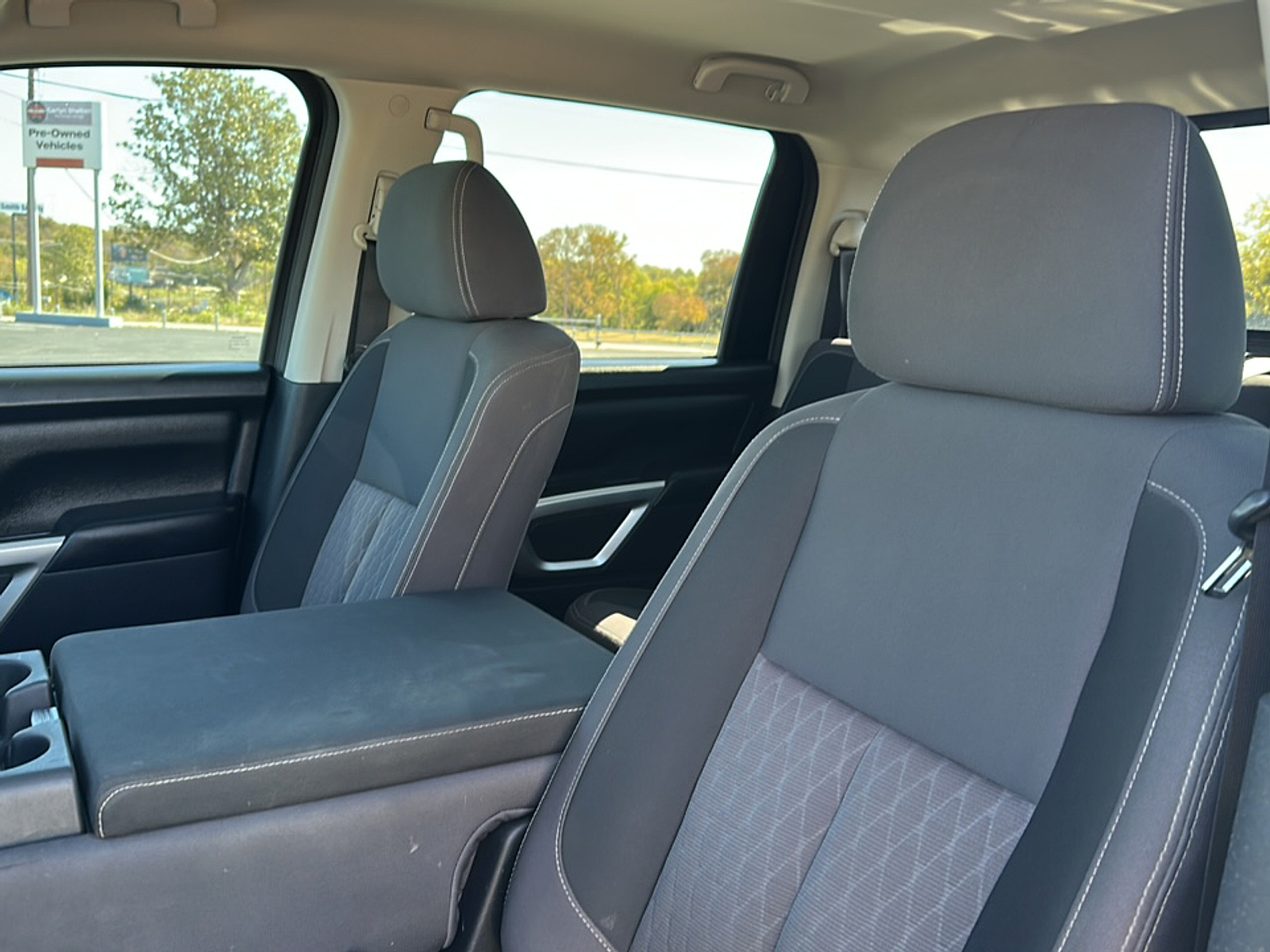 2022 Nissan Titan Crew Cab SV photo 3