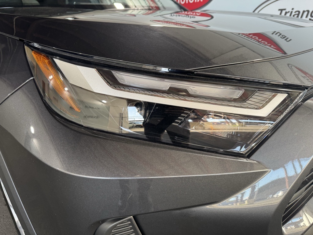 2025 Toyota RAV4 LE photo 6