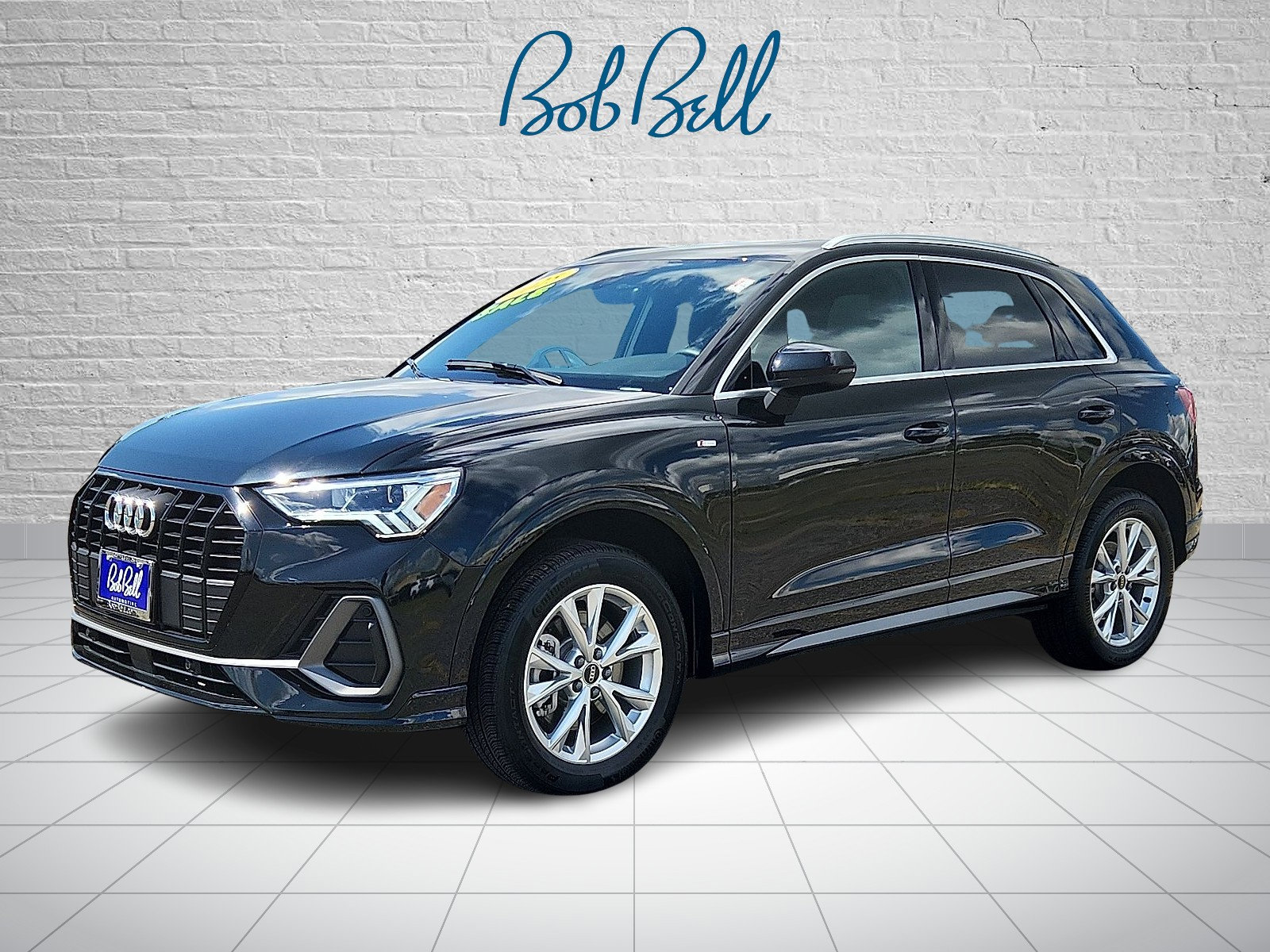 2025 Audi Q3 45 TFSI S line Premium photo 3