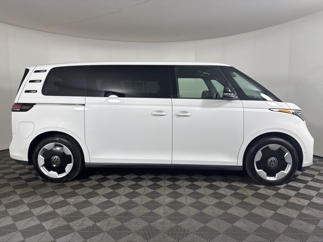 2025 Volkswagen ID. Buzz Pro S photo 2