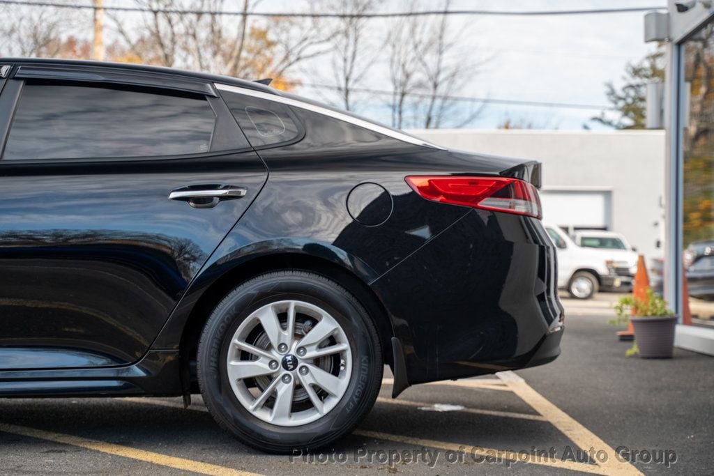 2017 Kia Optima LX photo 4