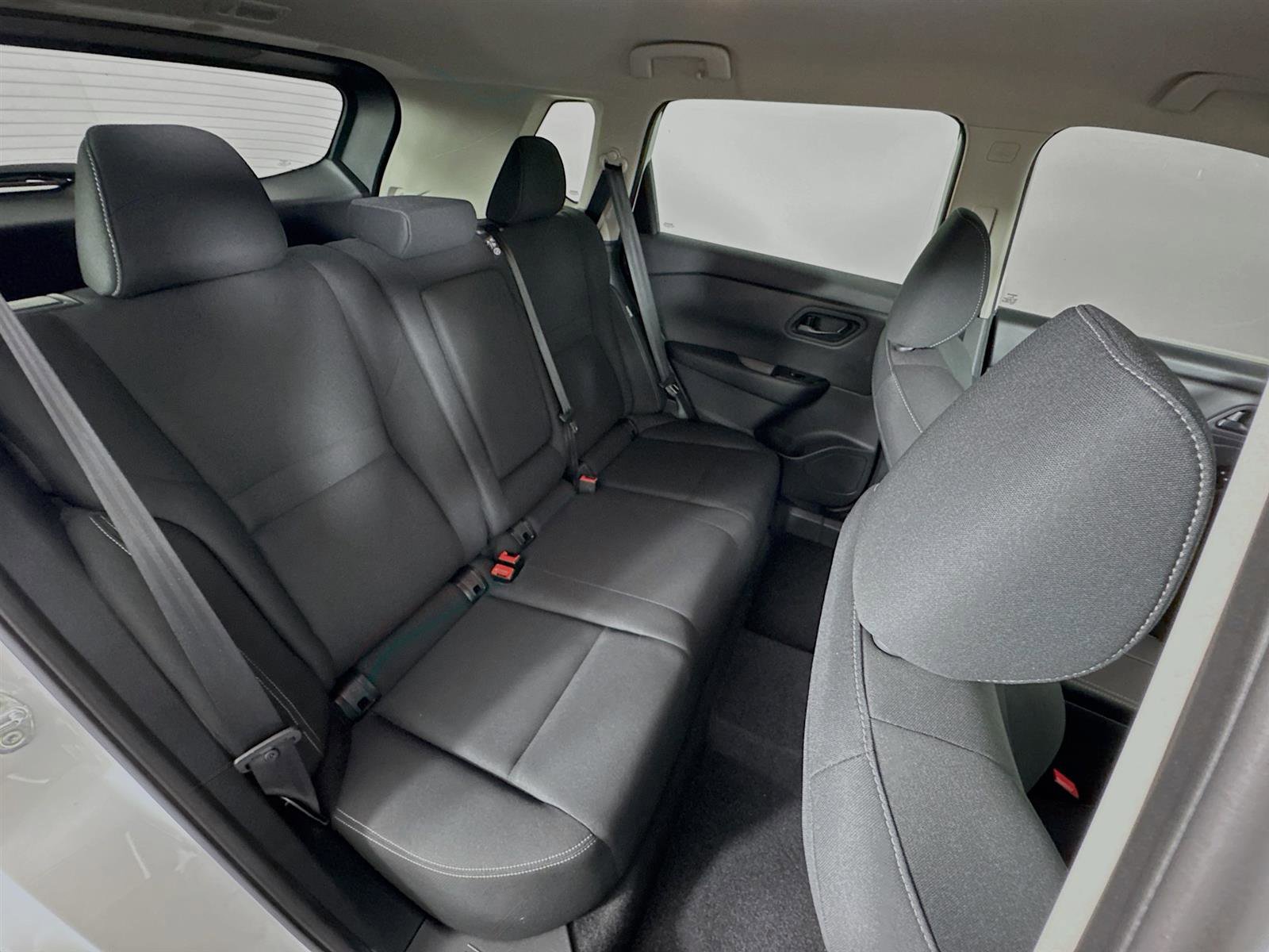 2025 Nissan Rogue S photo 20