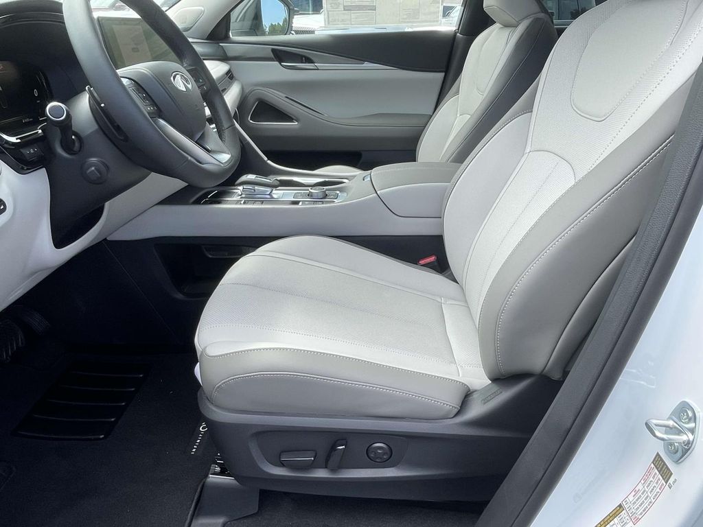 2026 Infiniti QX60 Luxe AWD photo 13