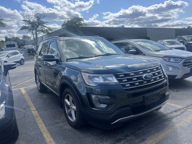 2016 Ford Explorer XLT photo 2
