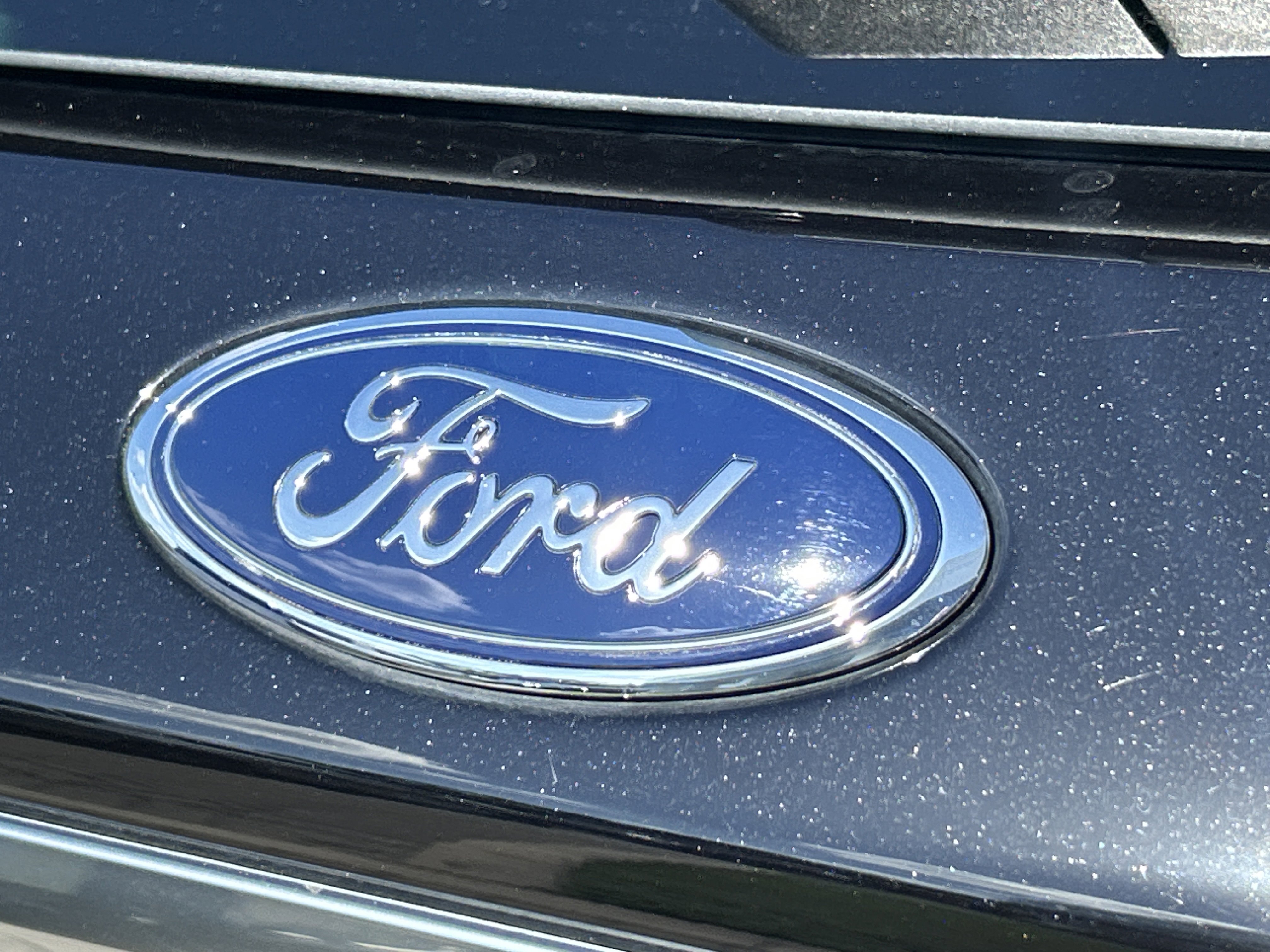 2022 Ford Explorer Platinum photo 3