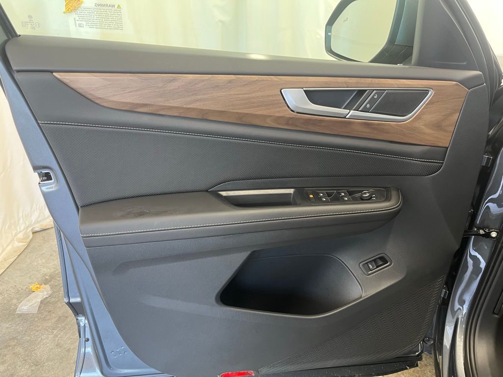 2025 Volkswagen Atlas SE Technology photo 9