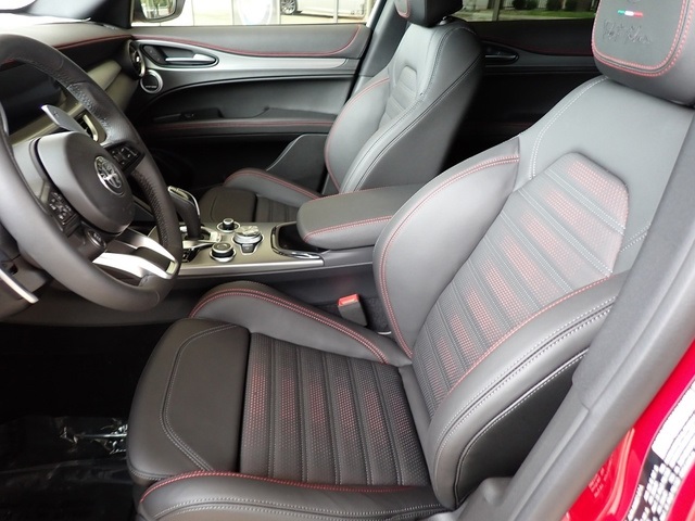 2025 Alfa Romeo Stelvio Tributo Italiano photo 11