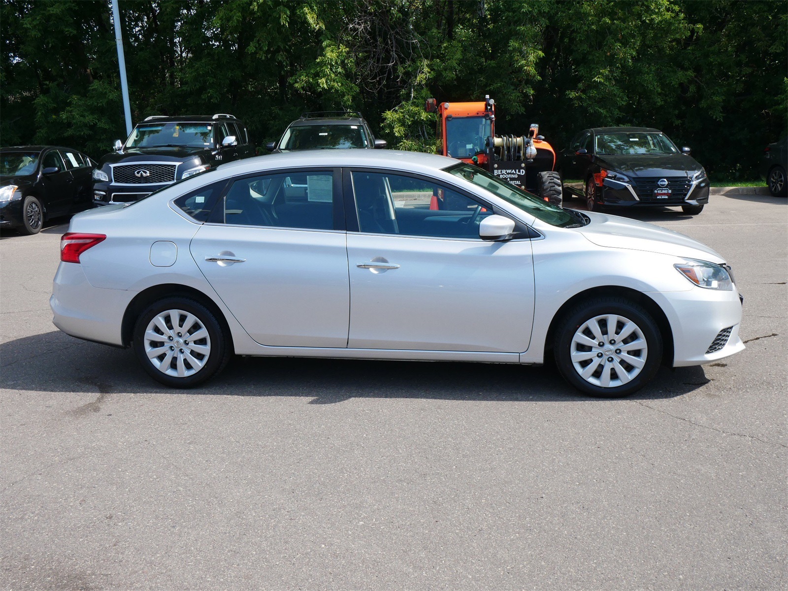 Used 2019 Nissan Sentra S with VIN 3N1AB7AP8KY319919 for sale in Maplewood, Minnesota