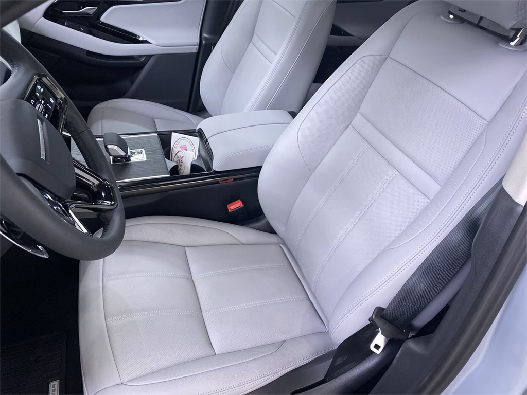 2025 Land Rover Range Rover S photo 16
