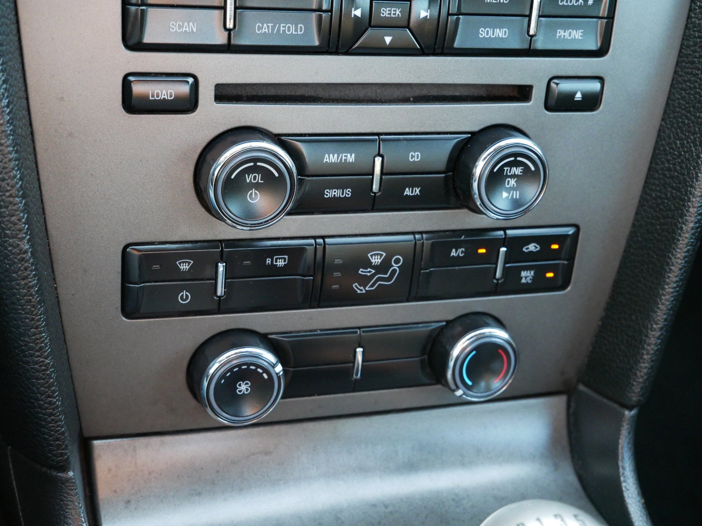2011 Ford Mustang V6 photo 22