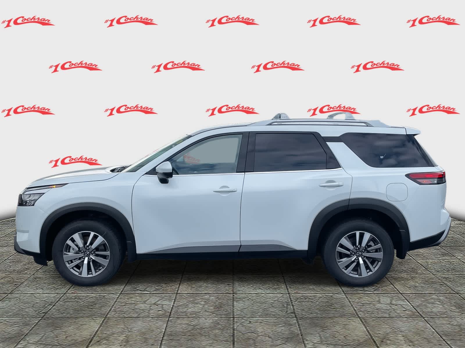 2025 Nissan Pathfinder SL photo 4