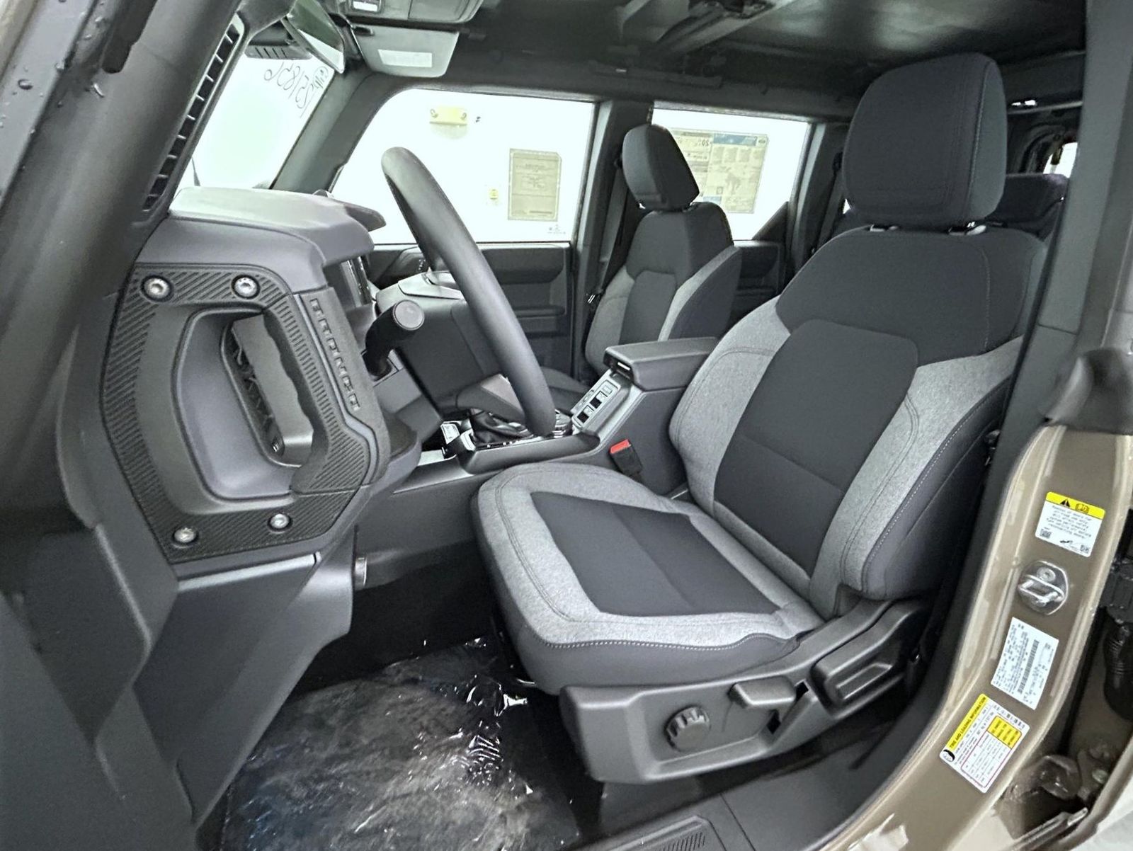 2025 Ford Bronco Base photo 9