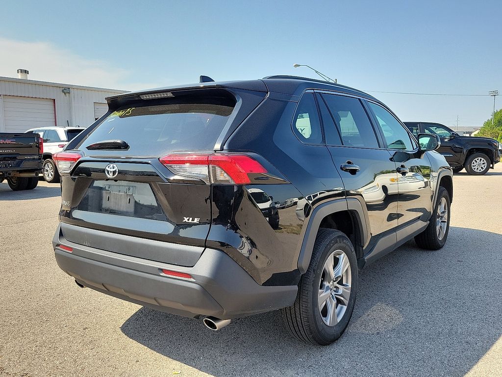 2024 Toyota RAV4 XLE photo 2