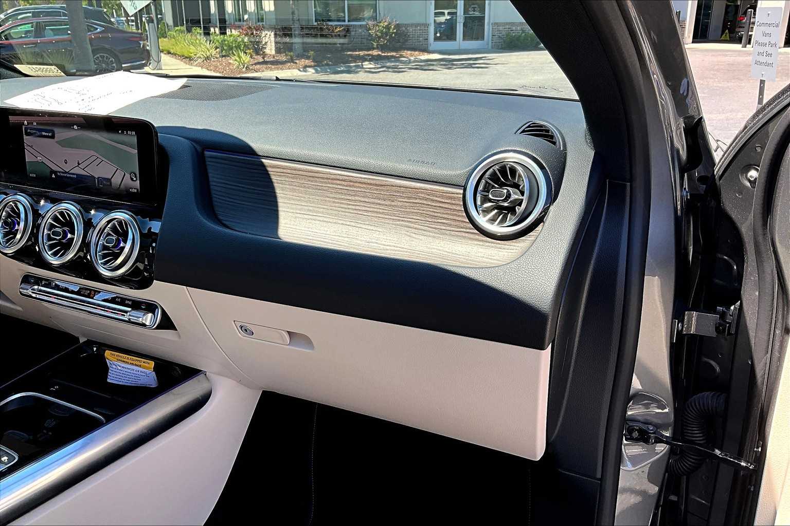 2025 Mercedes Benz GLA 250 photo 16