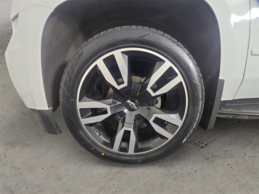 2019 Chevrolet Suburban Premier photo 13
