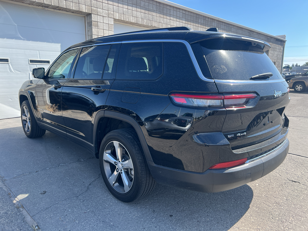 2022 Jeep Grand Cherokee Limited photo 2