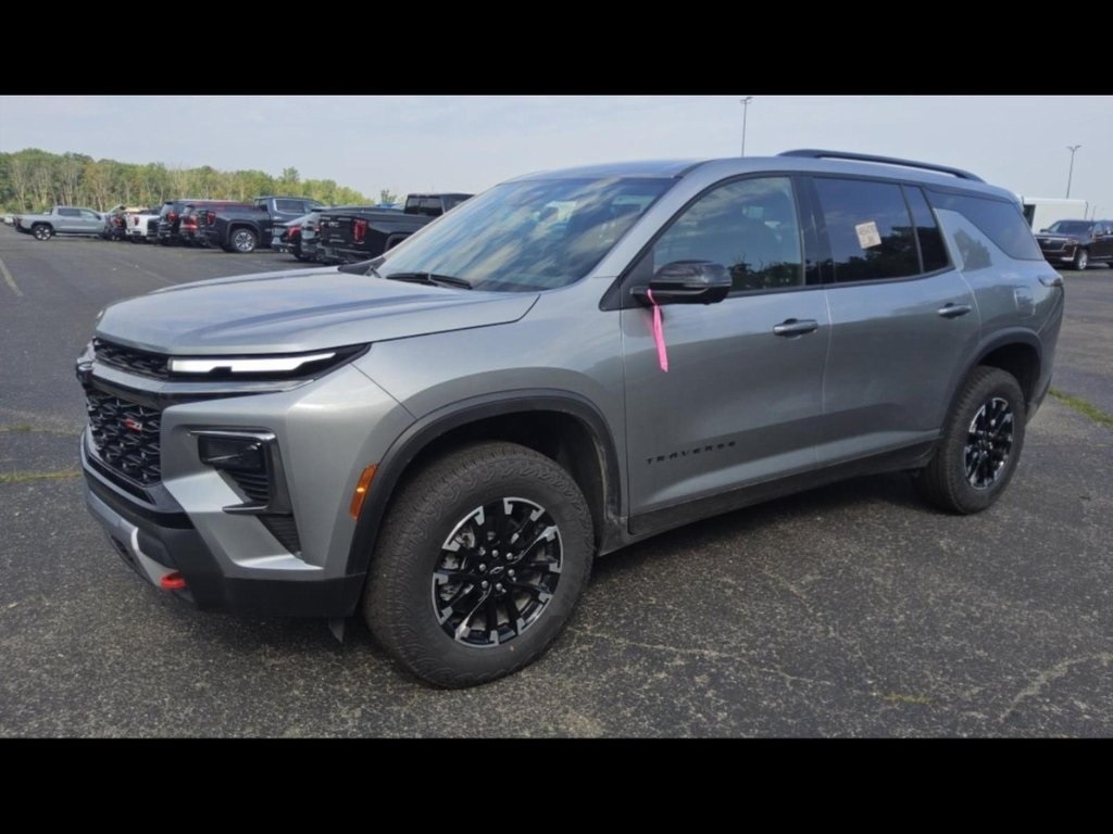 2024 Chevrolet Traverse Z71 photo 2