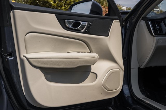 2021 Volvo S60 Momentum photo 34