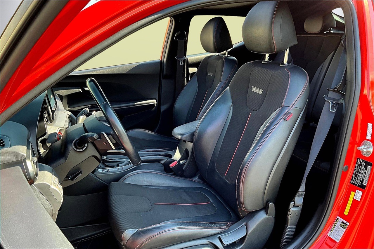 2019 Hyundai Veloster 2.0L Premium photo 19