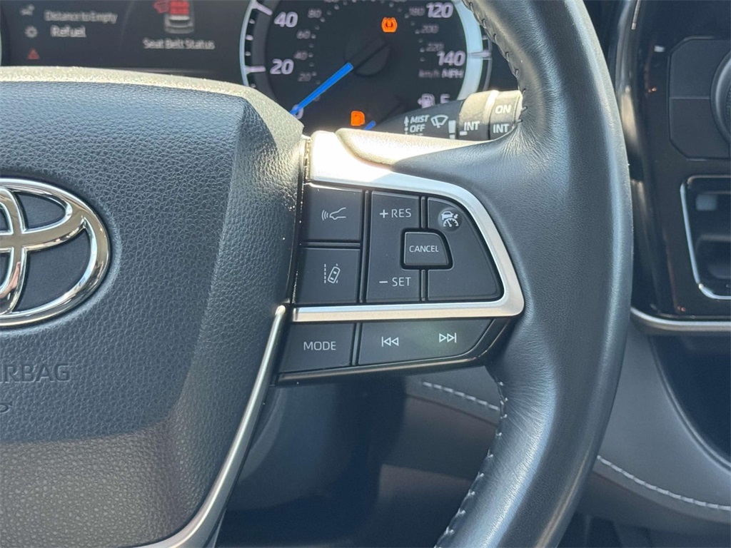2023 Toyota Highlander Hybrid LE photo 19