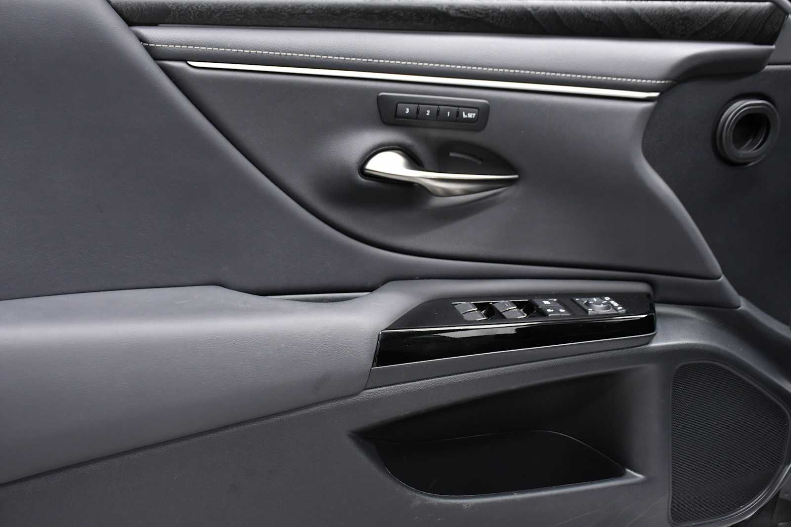 2024 Lexus ES 350 Premium photo 4