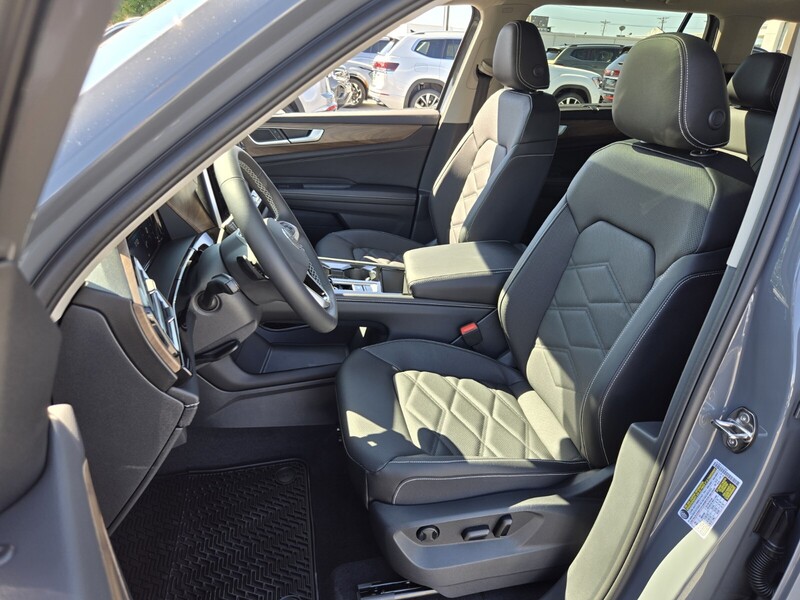 2026 Volkswagen Atlas SE Technology photo 4