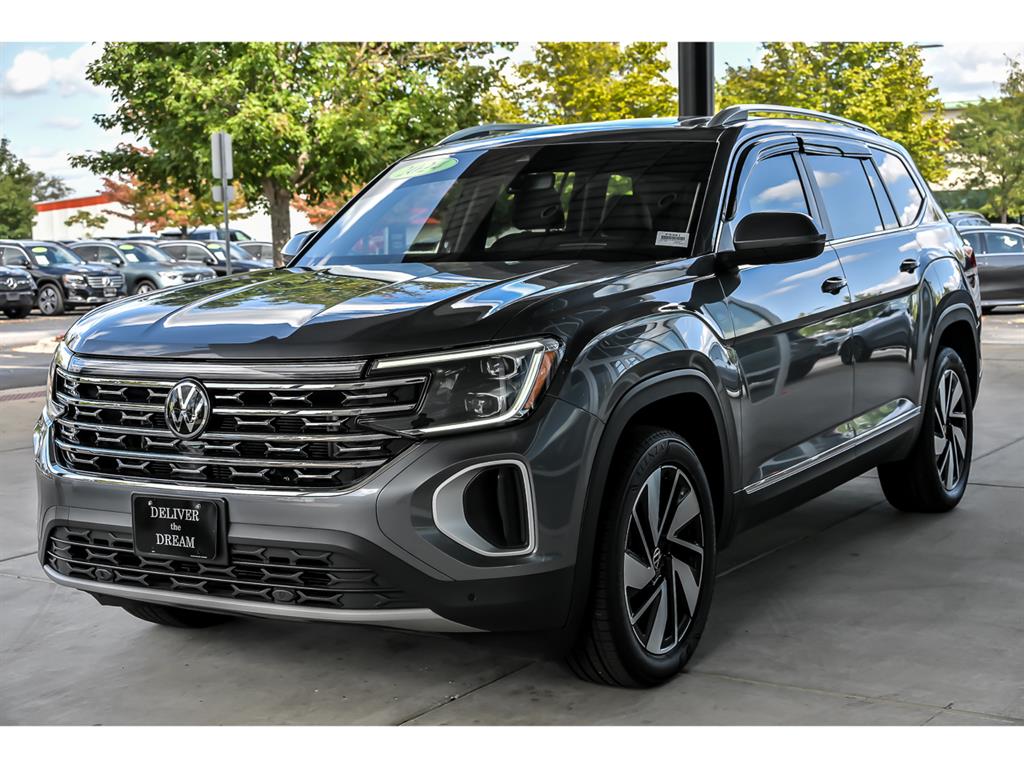 2024 Volkswagen Atlas SEL photo 3