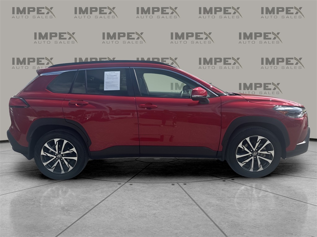 2024 Toyota Corolla Cross XLE photo 6