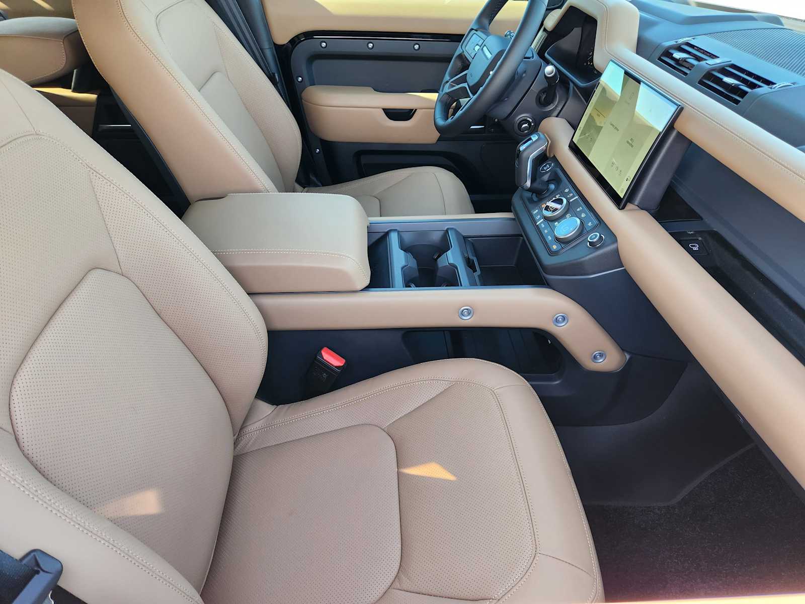 2025 Land Rover Defender 130 X-Dynamic SE photo 12