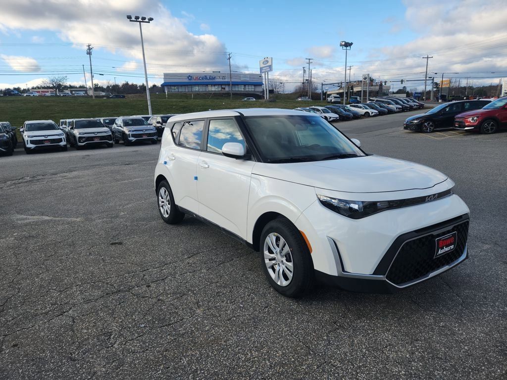 2025 Kia Soul LX's photo