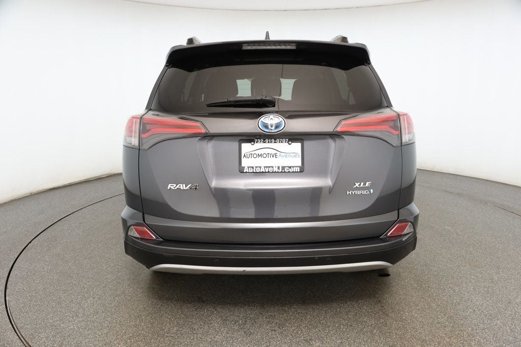 2018 Toyota RAV4 Hybrid XLE photo 4