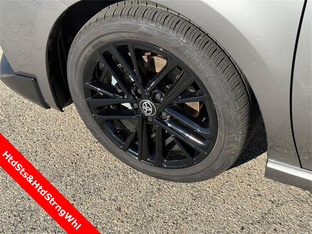 2025 Toyota Camry SE photo 9