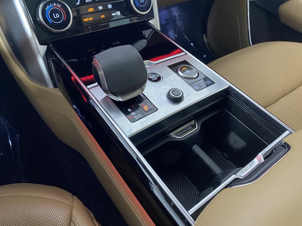 2023 Land Rover Range Rover SE photo 17