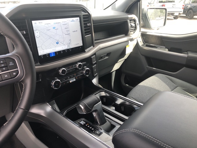 2025 Ford F-150 Lightning XLT photo 18