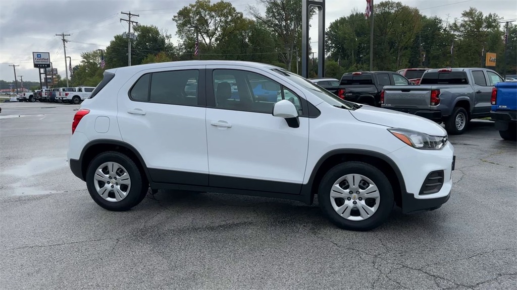 2018 Chevrolet Trax LS photo 2